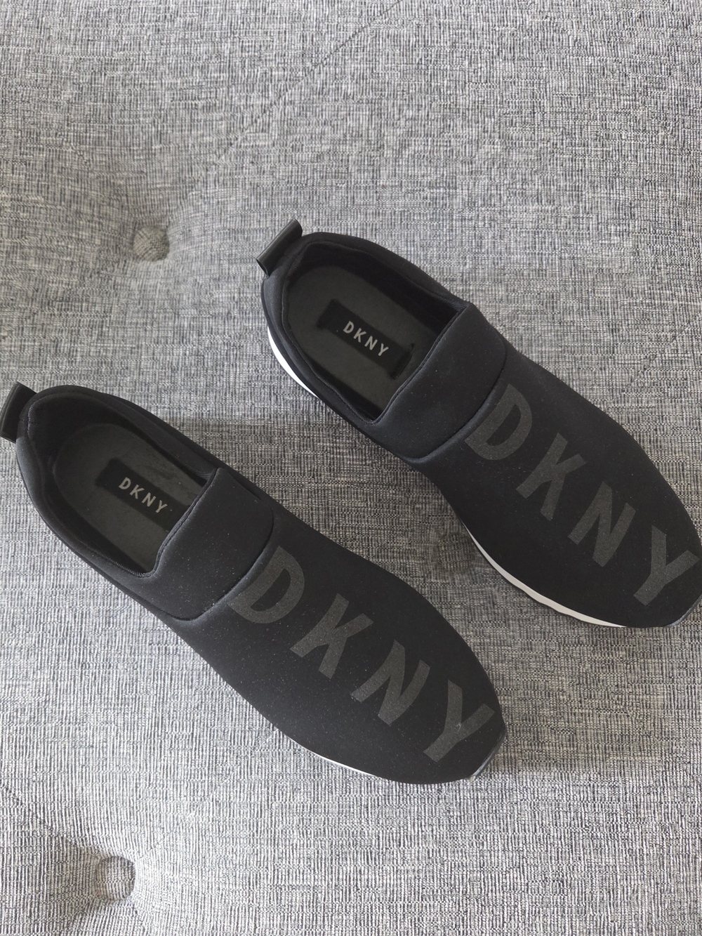 DKNY Jadyn Womens Black Slip-On Logo Sneakers Size 7.5